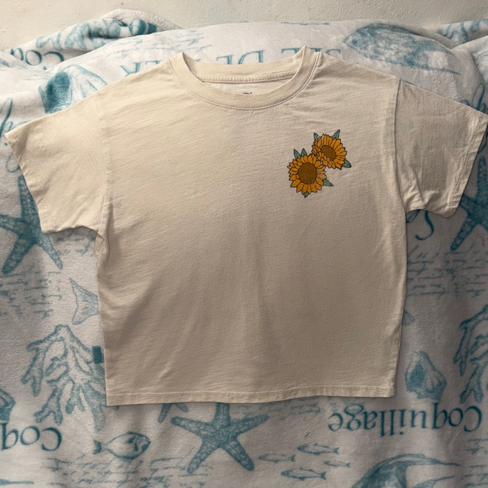 5️⃣ FOR 2️⃣0️⃣ SALE 🏷️ SO Cream Boxy T-Shirt w/ Sunflower Design Size M